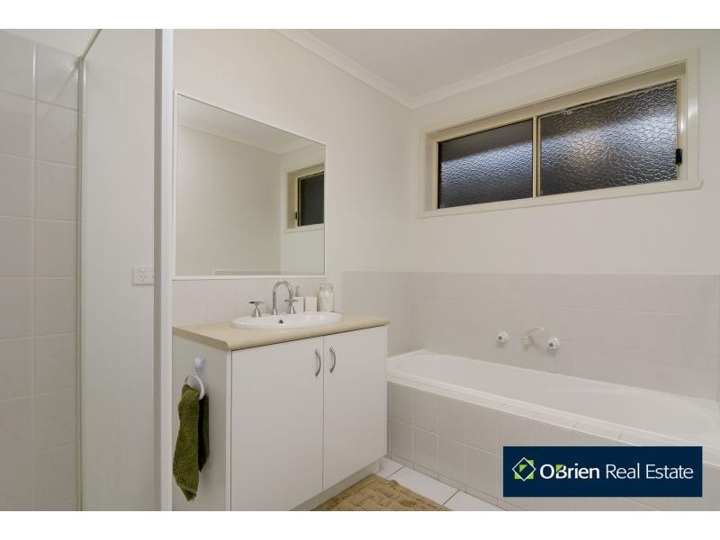 6 Meredith Close, Narre Warren South VIC 3805