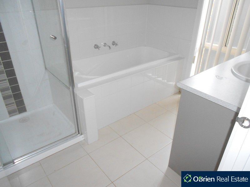 29 Everly Circuit, Pakenham VIC 3810