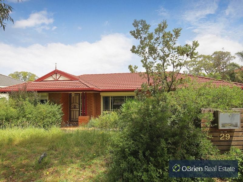 29 Hutchinson Drive, Lynbrook VIC 3975