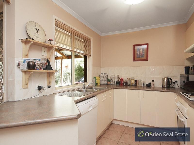 29 Hutchinson Drive, Lynbrook VIC 3975
