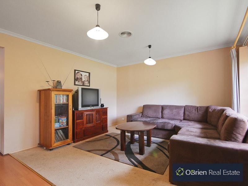 29 Hutchinson Drive, Lynbrook VIC 3975