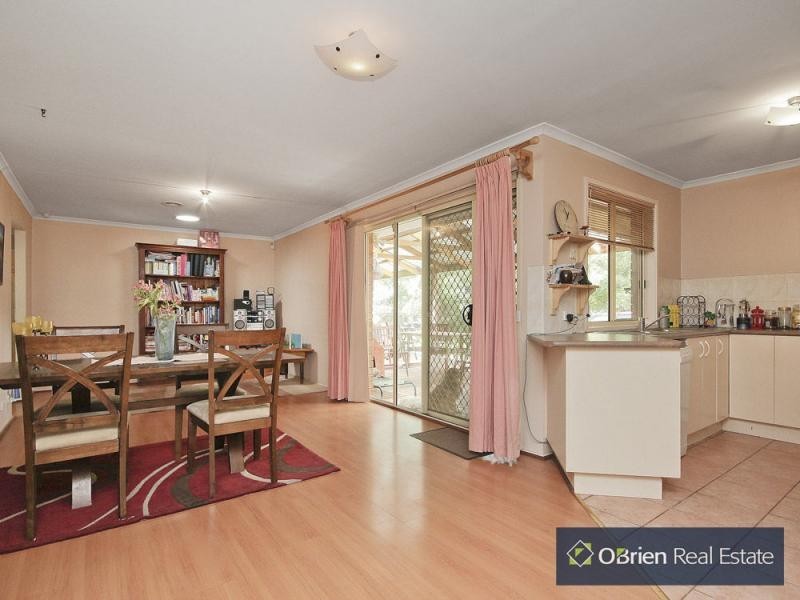 29 Hutchinson Drive, Lynbrook VIC 3975