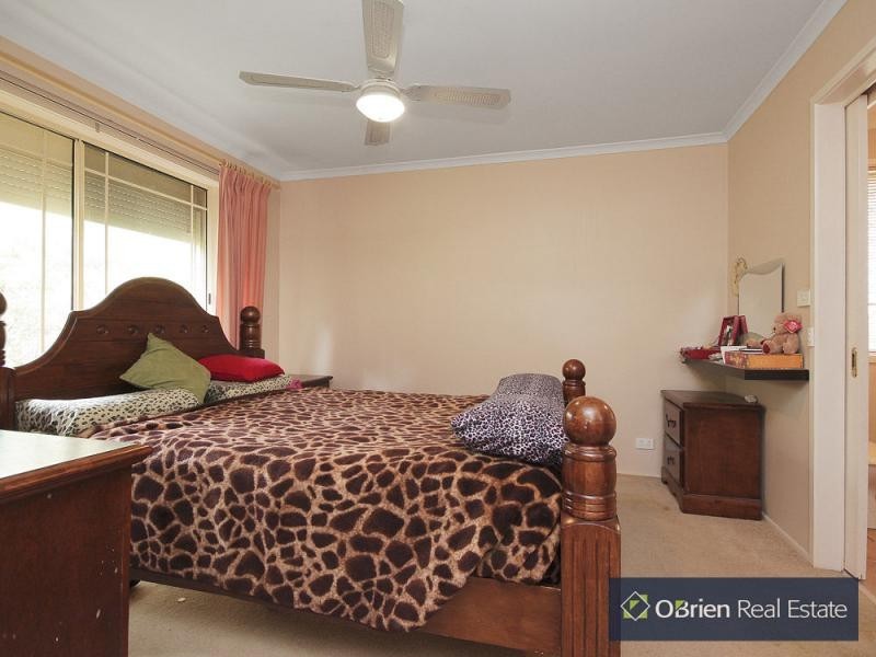 29 Hutchinson Drive, Lynbrook VIC 3975