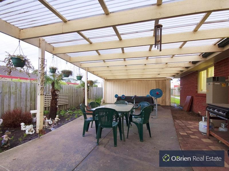 16 Raisell Road, Cranbourne West VIC 3977