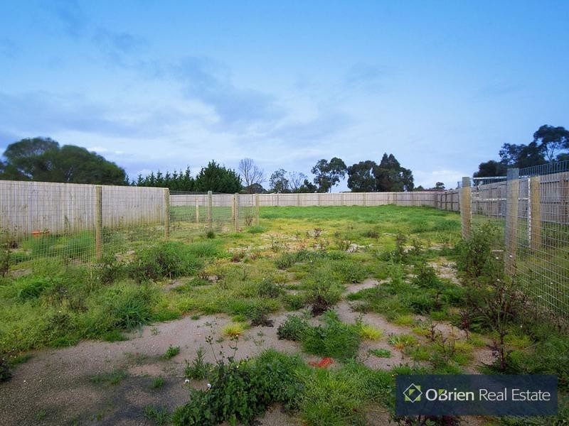 16 Raisell Road, Cranbourne West VIC 3977