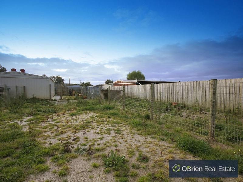 16 Raisell Road, Cranbourne West VIC 3977