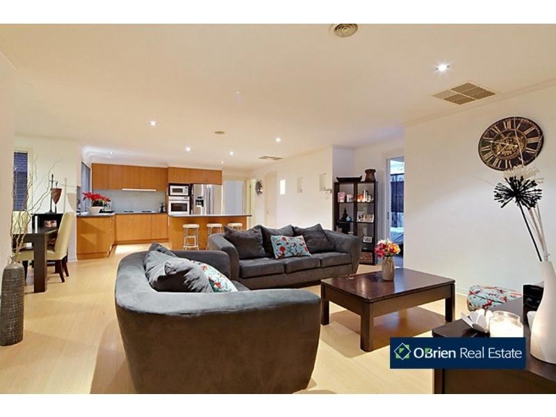 74 Robinswood Parade, Narre Warren South VIC 3805