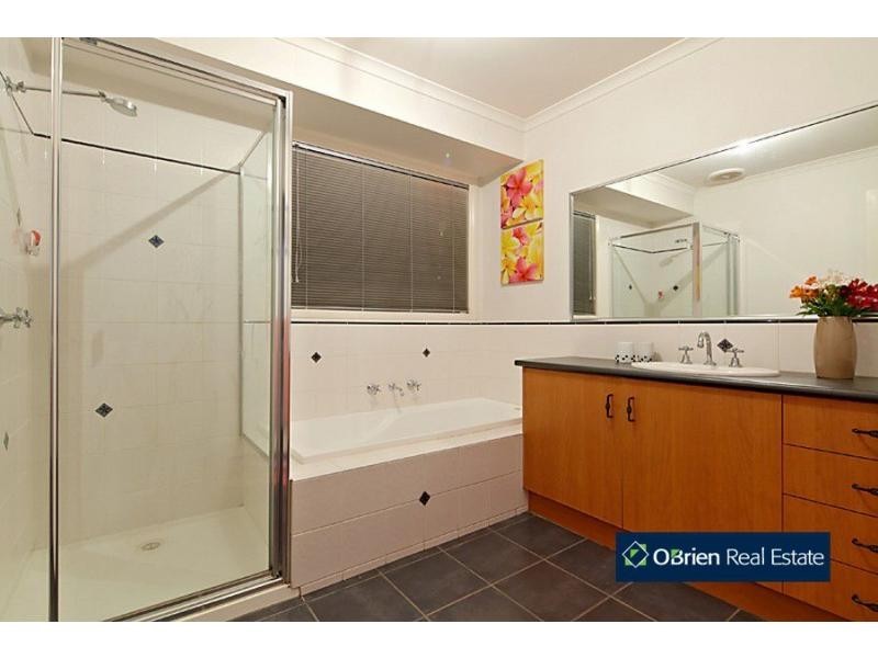 74 Robinswood Parade, Narre Warren South VIC 3805