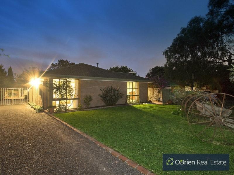 7 Cook Court, Cranbourne North VIC 3977