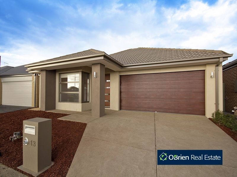 13 Ivy Leaf Road, Pakenham VIC 3810