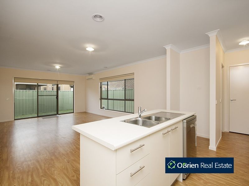 13 Ivy Leaf Road, Pakenham VIC 3810