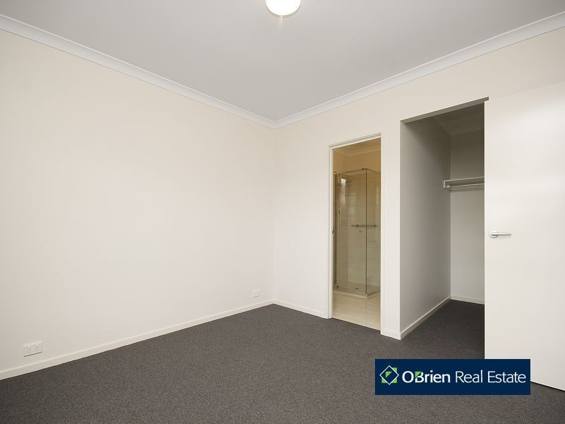 13 Ivy Leaf Road, Pakenham VIC 3810