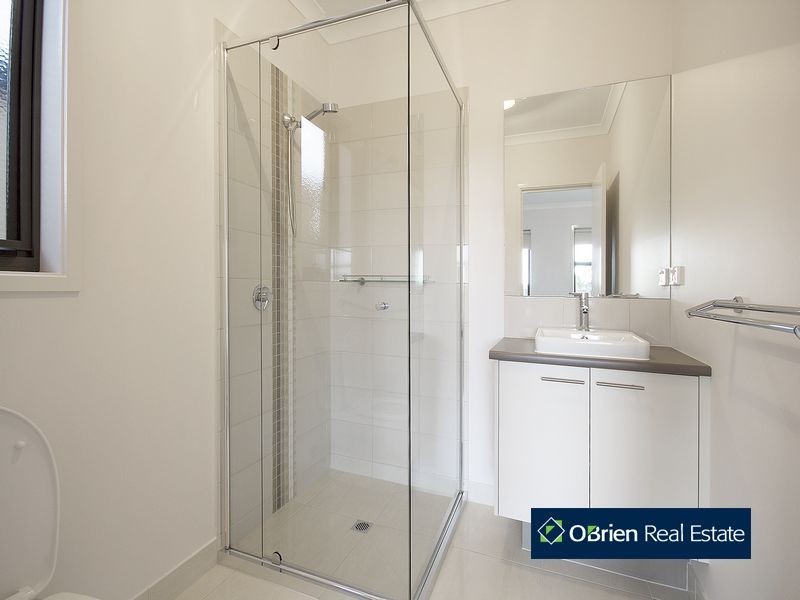 13 Ivy Leaf Road, Pakenham VIC 3810