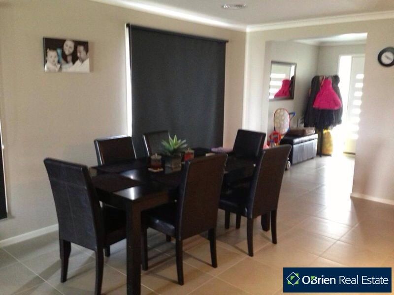 11 Beauchamp Way, Cranbourne VIC 3977