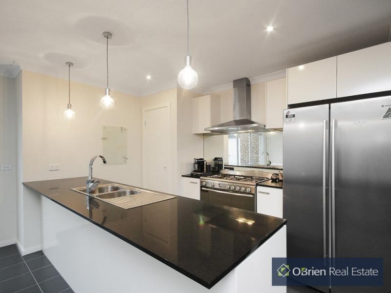 39 Falabela Road, Clyde North VIC 3978