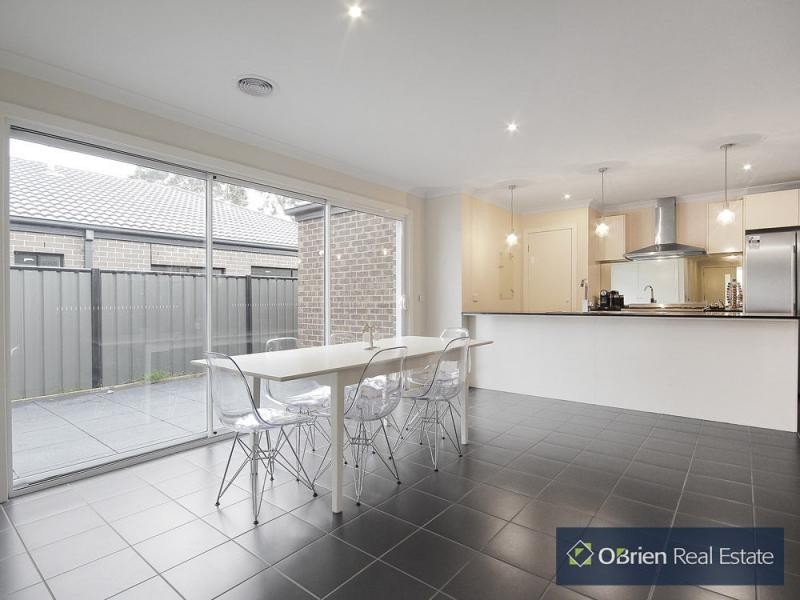 39 Falabela Road, Clyde North VIC 3978