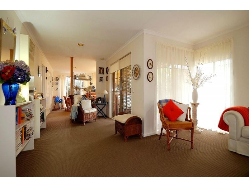 2/104 Mansfield Street, Berwick VIC 3806