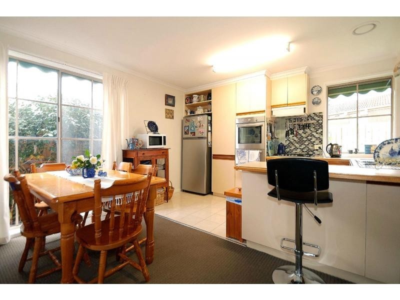 2/104 Mansfield Street, Berwick VIC 3806