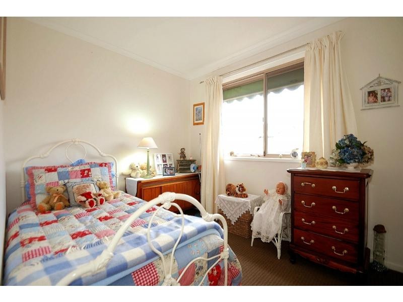 2/104 Mansfield Street, Berwick VIC 3806