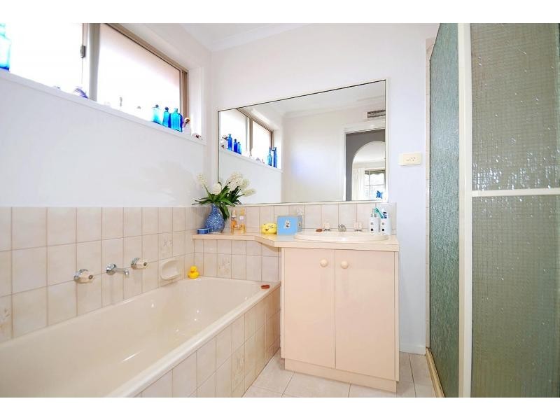 2/104 Mansfield Street, Berwick VIC 3806