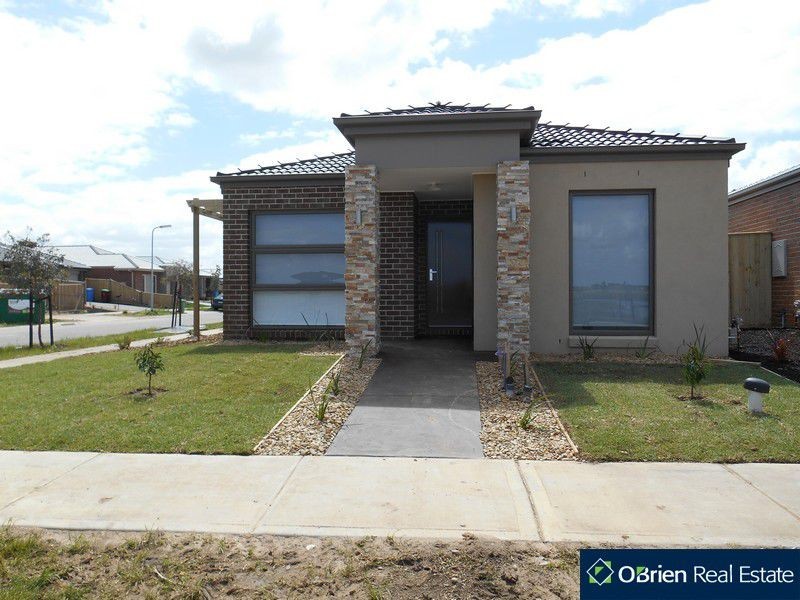 11 Frankland Street, Clyde North VIC 3978