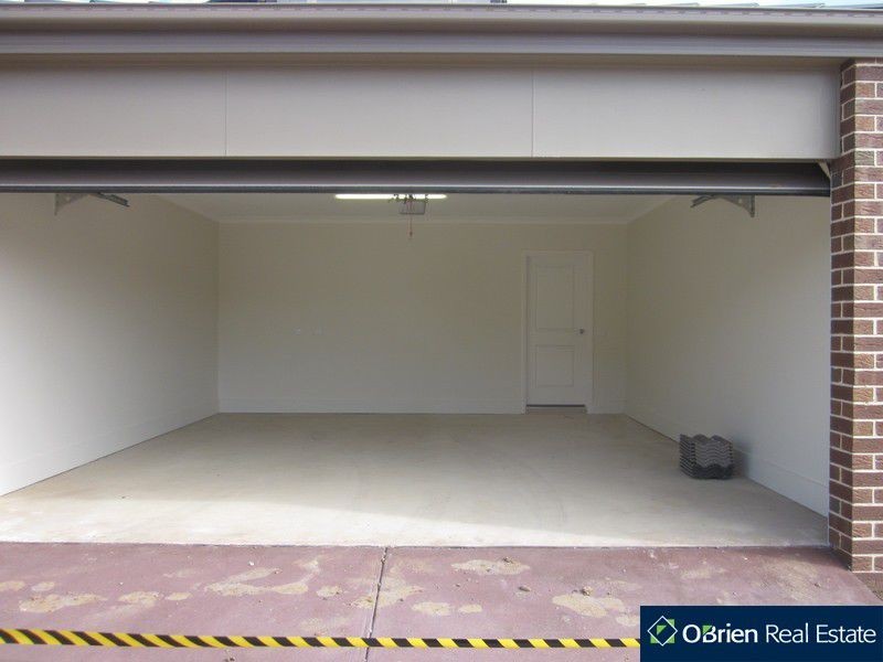 11 Frankland Street, Clyde North VIC 3978