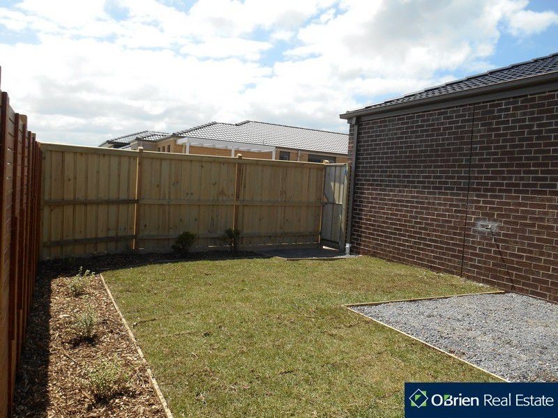 11 Frankland Street, Clyde North VIC 3978