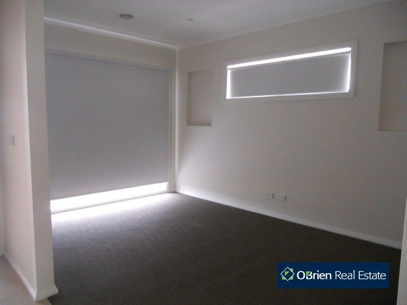 11 Frankland Street, Clyde North VIC 3978