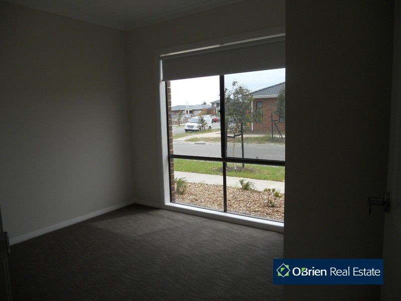 11 Frankland Street, Clyde North VIC 3978