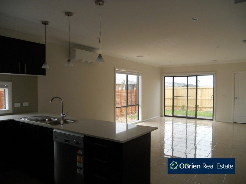 11 Frankland Street, Clyde North VIC 3978