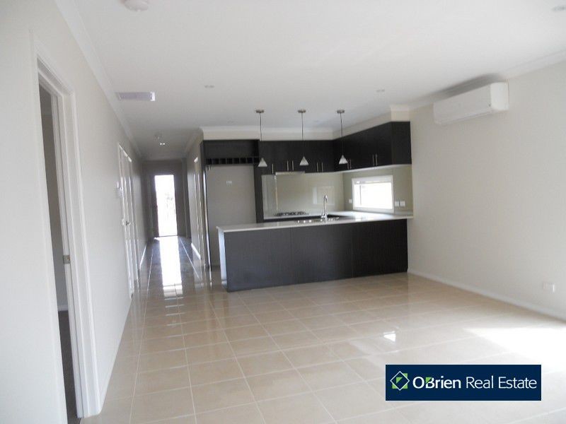 11 Frankland Street, Clyde North VIC 3978