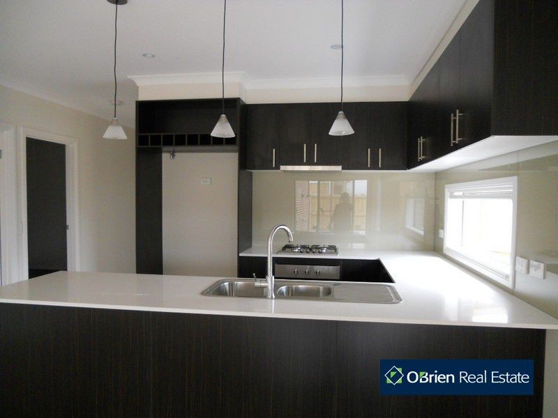 11 Frankland Street, Clyde North VIC 3978