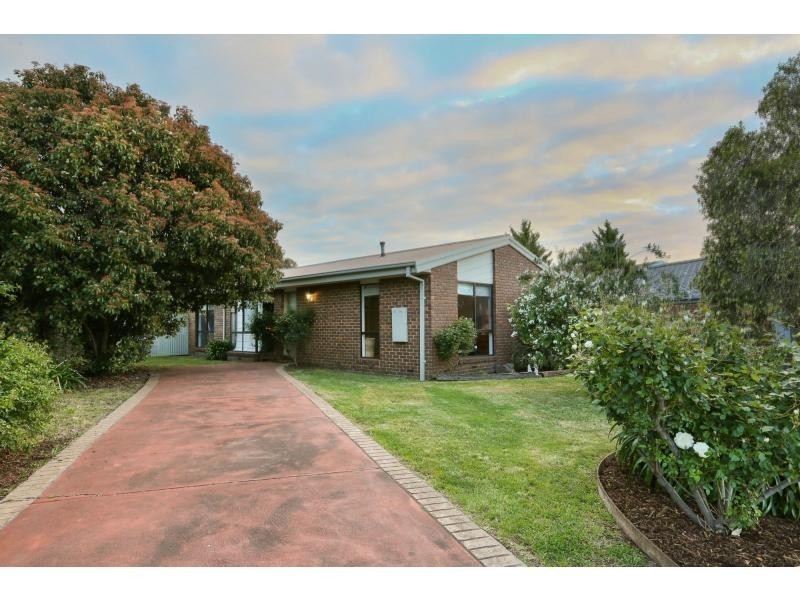 14 Collins Crescent, Berwick VIC 3806