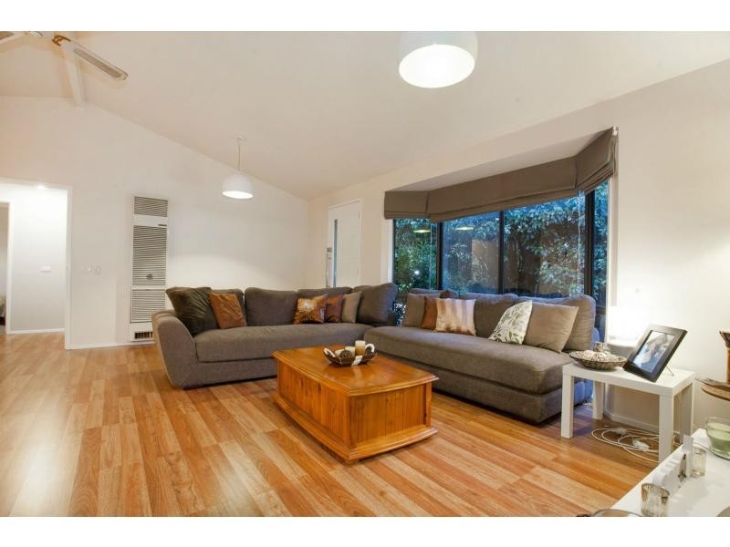 14 Collins Crescent, Berwick VIC 3806