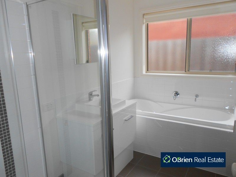129 Melzak Way, Berwick VIC 3806