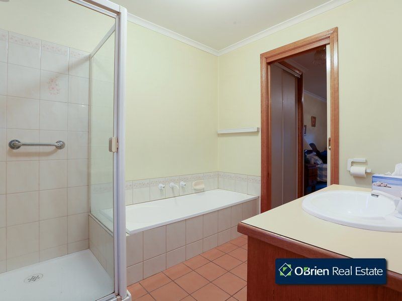 8B Stringybark Court, Berwick VIC 3806