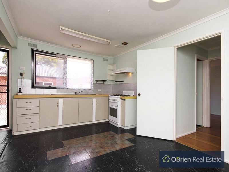 L2/41 Fairbairn Road, Cranbourne VIC 3977