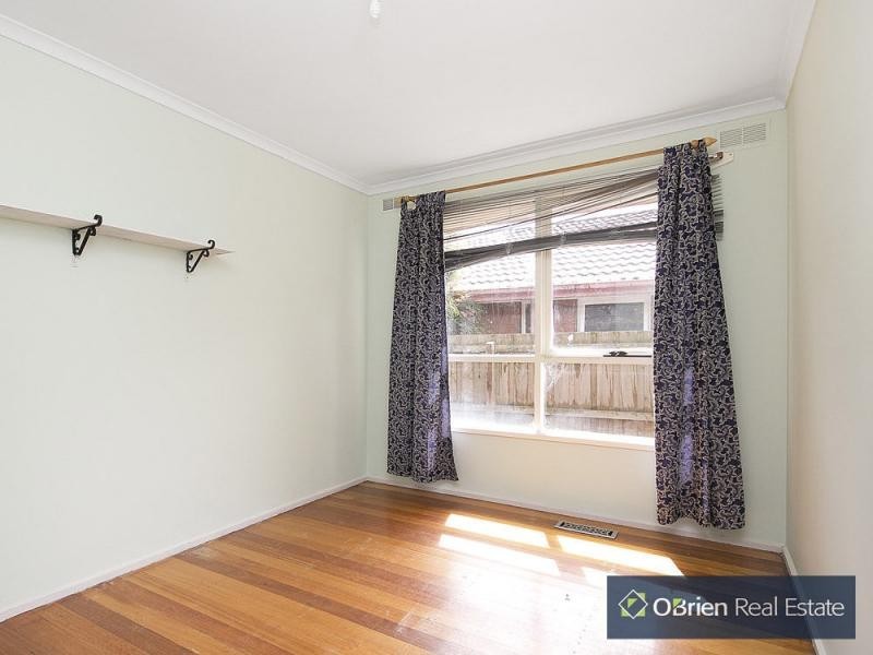 L2/41 Fairbairn Road, Cranbourne VIC 3977