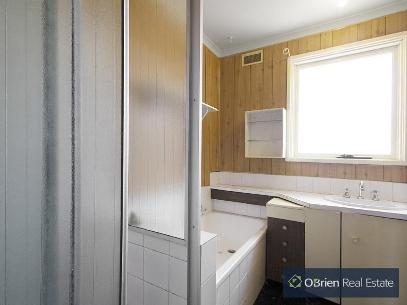 L2/41 Fairbairn Road, Cranbourne VIC 3977