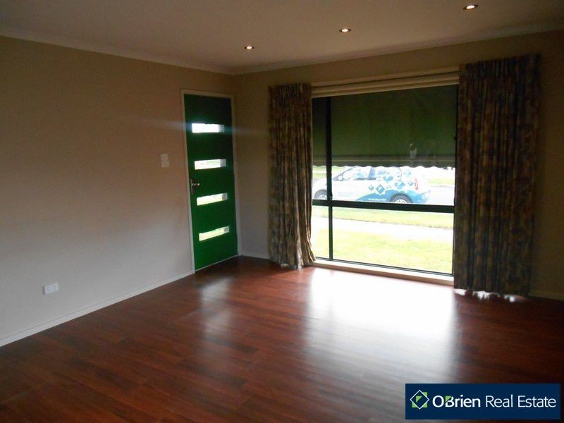 2 Sharpe Street, Cranbourne VIC 3977
