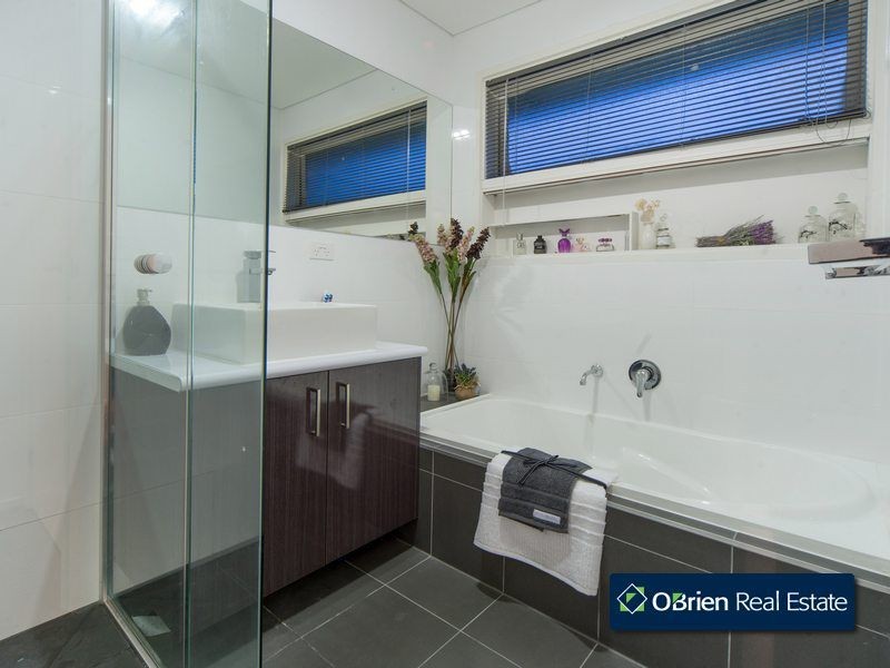 1/6 Selkirk Court, Berwick VIC 3806