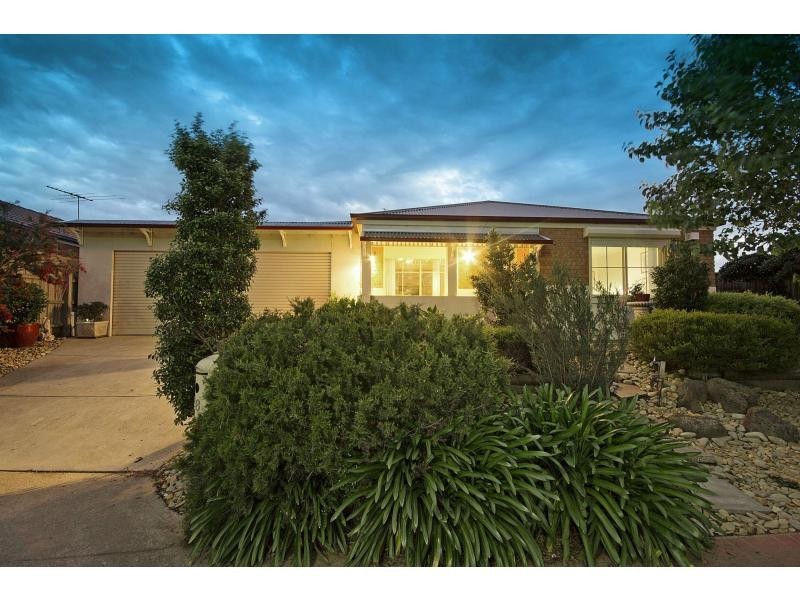 48 Miralie Way, Cranbourne West VIC 3977