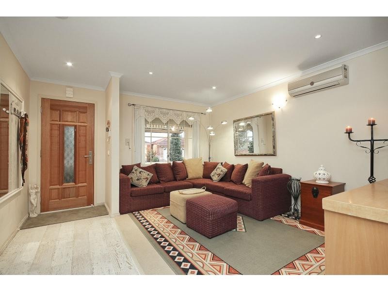 48 Miralie Way, Cranbourne West VIC 3977