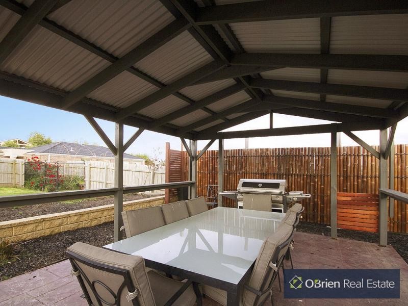 8 Shetland Court, Pakenham VIC 3810