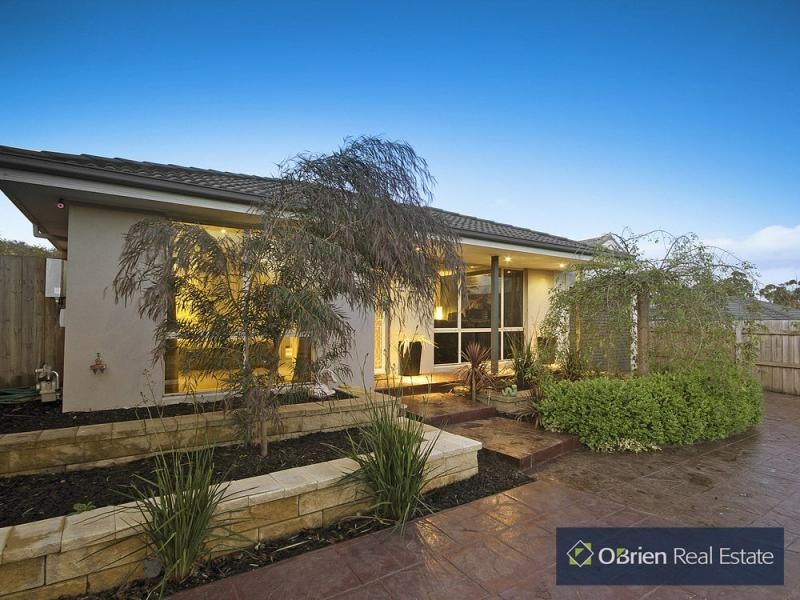 8 Shetland Court, Pakenham VIC 3810