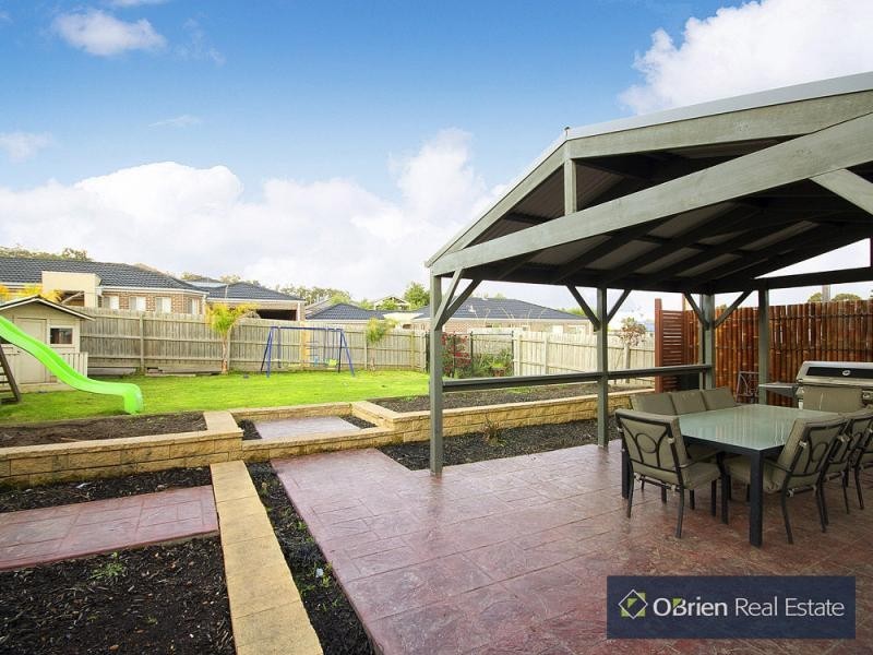 8 Shetland Court, Pakenham VIC 3810