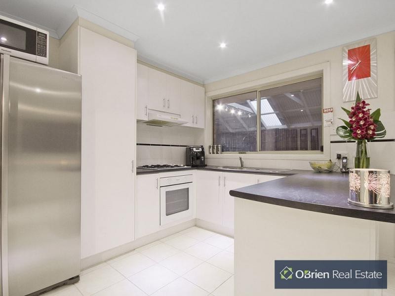 8 Shetland Court, Pakenham VIC 3810