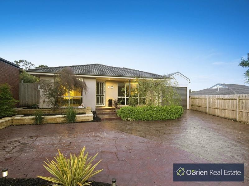 8 Shetland Court, Pakenham VIC 3810