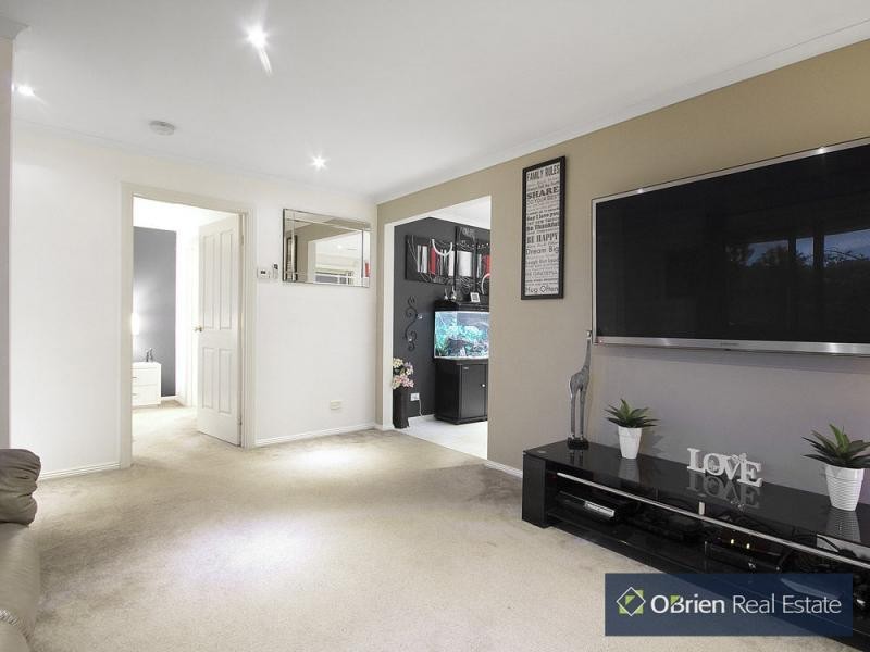 8 Shetland Court, Pakenham VIC 3810