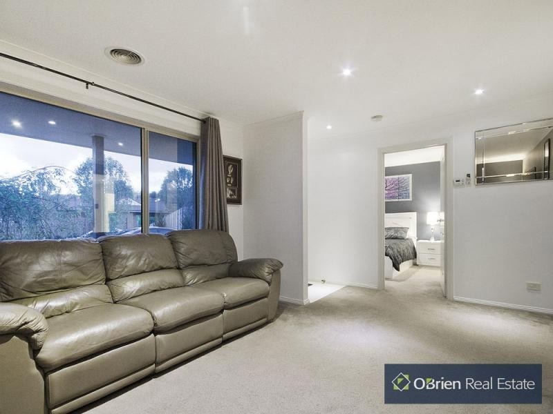 8 Shetland Court, Pakenham VIC 3810